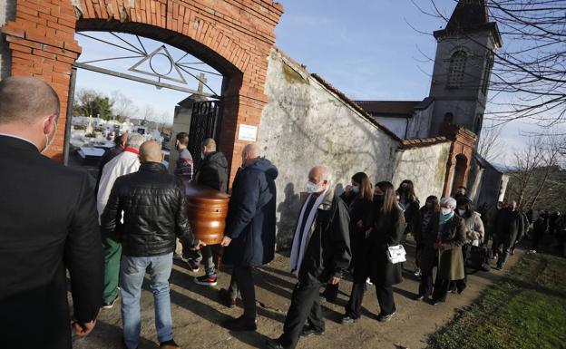 Despedida al fundador del École, un hombre que «sembró mucho bien a través del colegio»