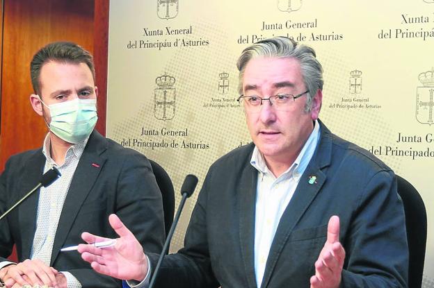 El PP lanza una ofensiva parlamentaria para «desenmascarar» a Barbón con el asturiano