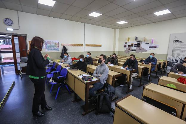 Mieres rechaza el grado de Energías Renovables y Oviedo exige mantener Minas en la ciudad