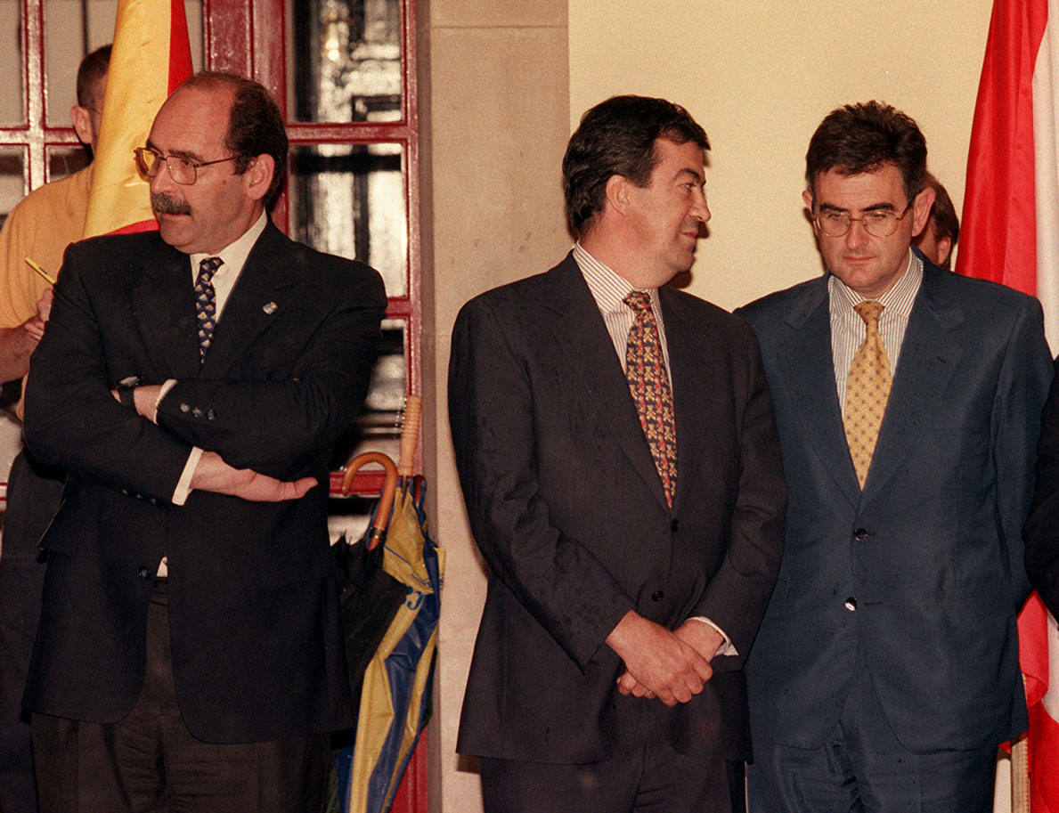 Una crisis que recuerda a la que sufrió el PP asturiano en 1998