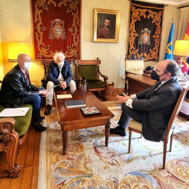 El rector asume que habrá cambios en el plan de futuro y el Principado pide que sea consensuado