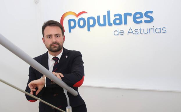 El PP asturiano, sobre la guerra entre Ayuso y Casado: «No se trata de elegir entre papá y mamá»