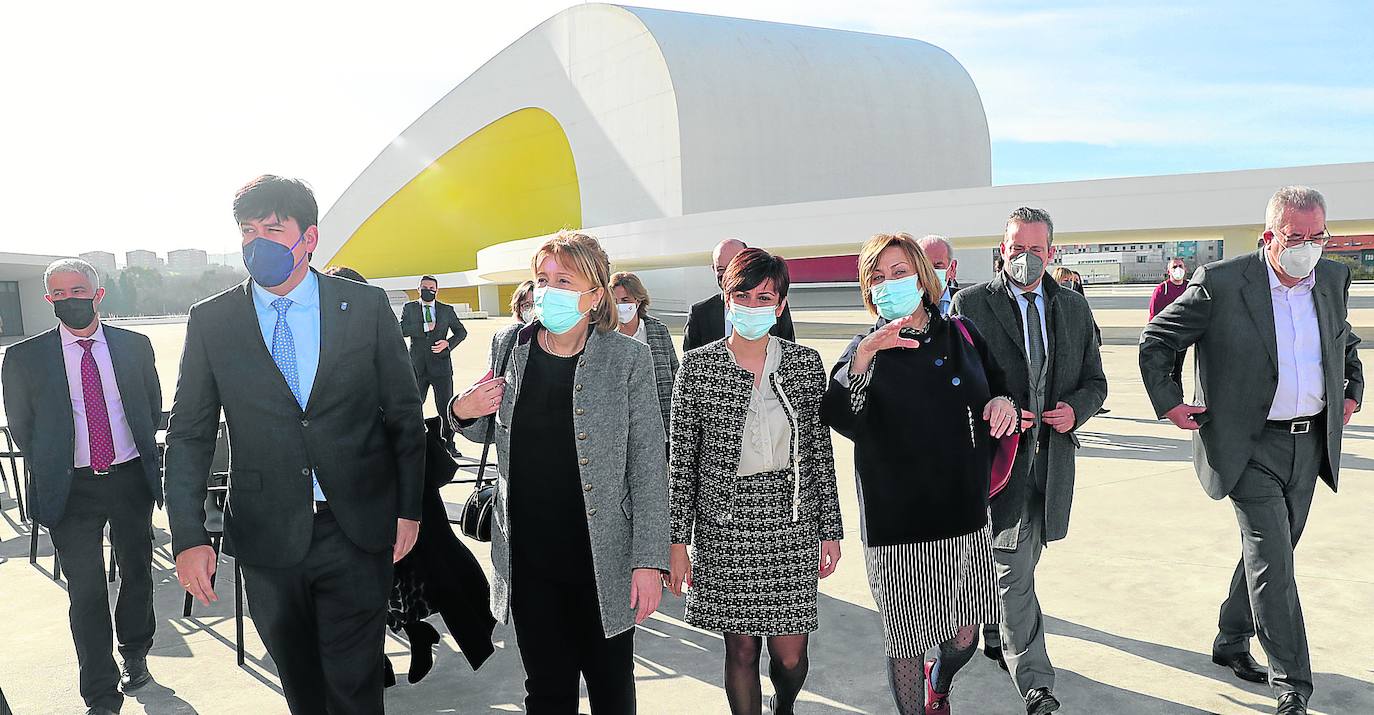 «Asturias va a liderar la reindustrialización en España», asegura la ministra de Política Territorial