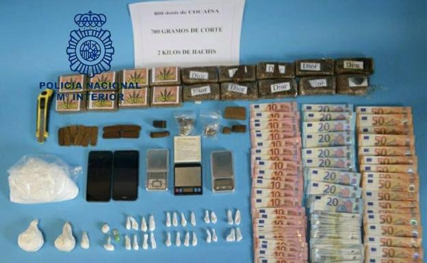 Dos detenidos por traficar con droga en el bar que regentan en Avilés