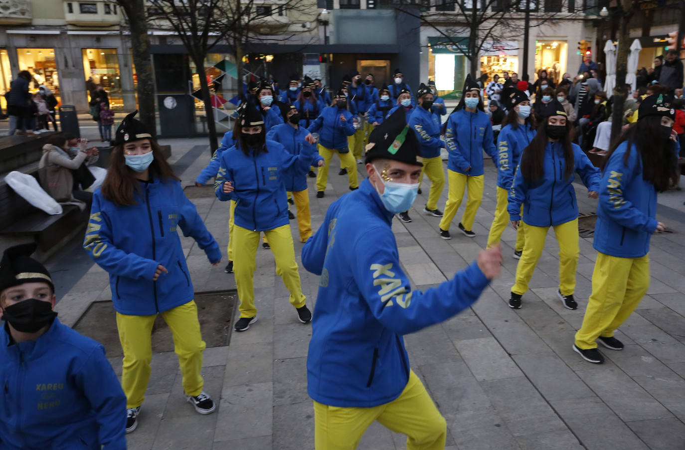 «El Sporting a Primera y las mascarillas... a la papelera»