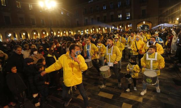 «El Sporting a Primera y las mascarillas... a la papelera»