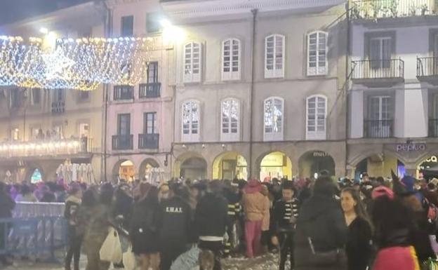 Sin incidencias en una multitudinaria madrugada de Antroxu