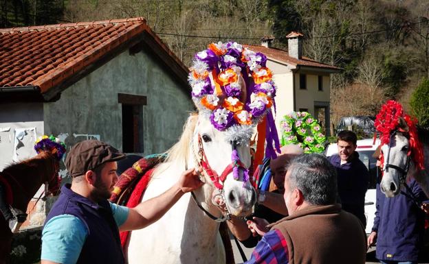 El aguinaldo de Cazu se abre sin éxito a las mozas