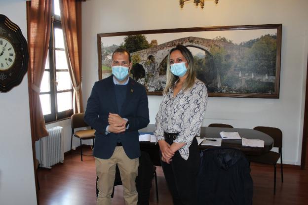 Cangas pide reforzar la Policía Local para «evitar los atascos» en el acceso a Covadonga