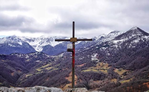 Ruta: a Peña Salón por el Camín de Degüera