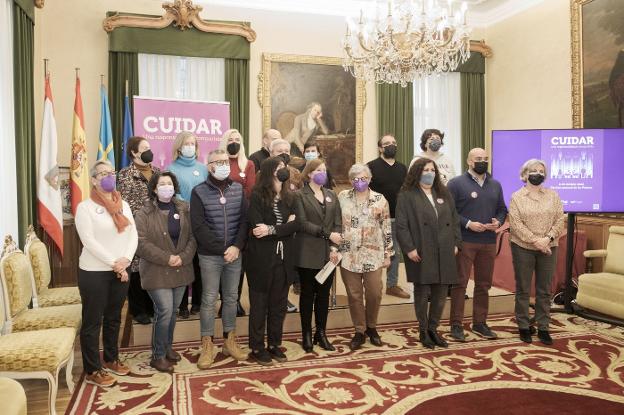 «Debemos cambiar las condiciones laborales de los sectores feminizados»