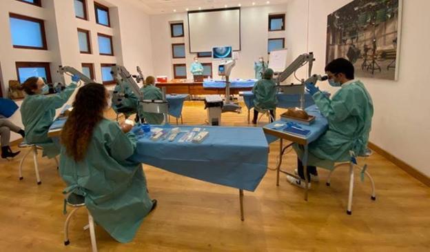 El Hospital de Cabueñes opera al año a 250 personas que sufren glaucoma