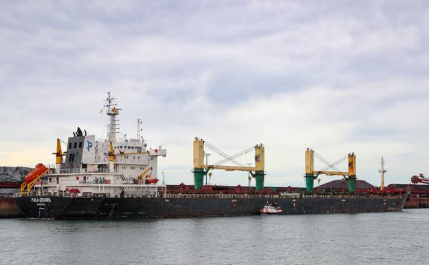 El barco ruso con carbón para Arcelor vuelve a El Musel