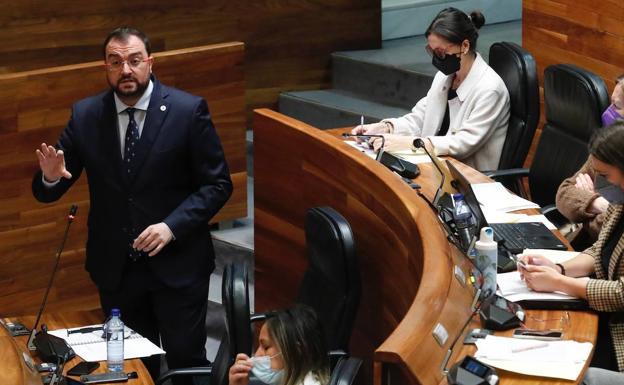 Barbón a Blanco: «He cogido mil veces más una fesoria que usted en toda su vida»