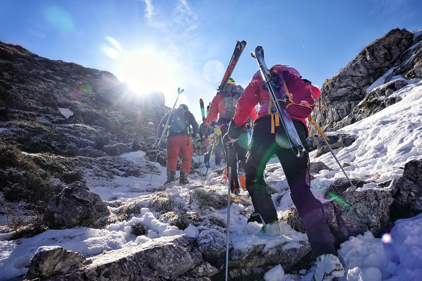 La belleza del esquí de alta montaña en la Sotres Ski Tour