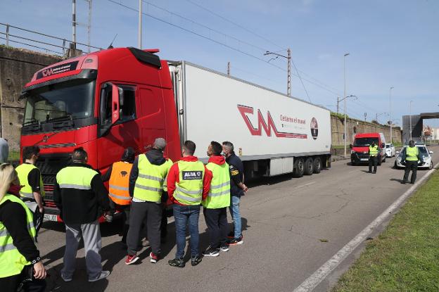 Masivo seguimiento del paro del transporte para que las empresas «vuelvan al umbral de la rentabilidad»