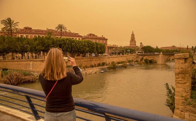 Llueve barro en media España por la llegada de calima sahariana