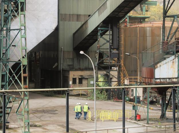 Empiezan los preparativos para desmontar la térmica de Soto de la Barca a partir de abril