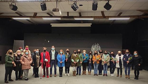 Salas rinde homenaje a sus «esenciales» trabajadoras del Servicio de Ayuda a Domicilio