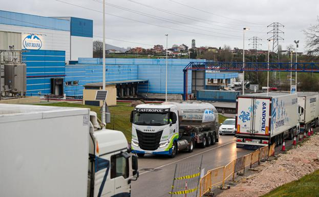 Detenidas dos personas por lanzar objetos punzantes a la A-66 durante la huelga del transporte