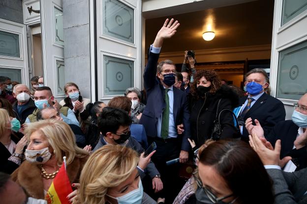 Feijóo se presenta como el mejor líder para Asturias y critica la descarbonización «guay» del Gobierno