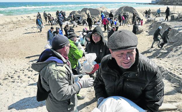 Ucrania pierde el acceso al mar de Azov y defiende Mariúpul calle a calle