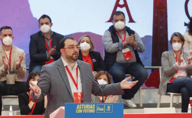 Barbón carga contra la derecha por su «incoherencia» en su apoyo al medio rural