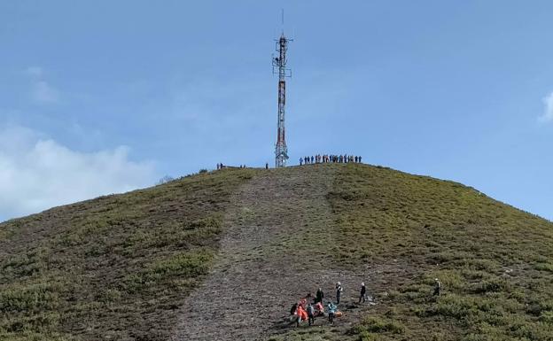 Evacúan en helicóptero a dos senderistas que realizaban rutas en Somiedo y Proaza