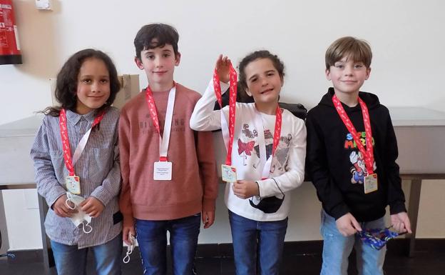 El Colegio Cabueñes, campeón escolar sub 8