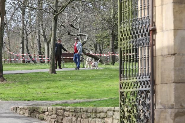 El Ayuntamiento de Avilés asegura que no contempla imponer la tasa a los perros a corto plazo