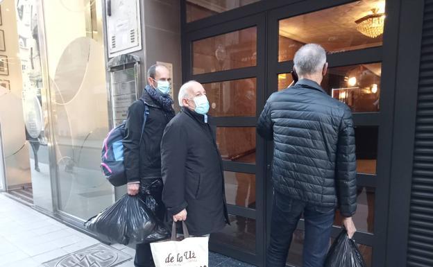 El 'padre Chus', en libertad con cargos