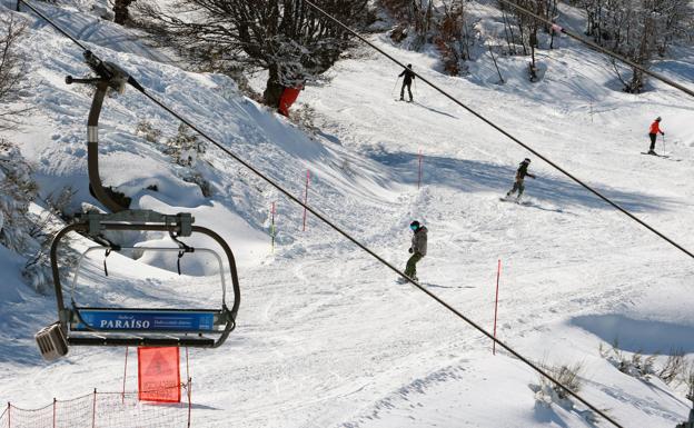 Un esquiador, herido grave tras sufrir un accidente en Fuentes de Invierno