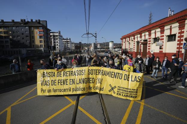 Langreo pide plazos para el soterramiento