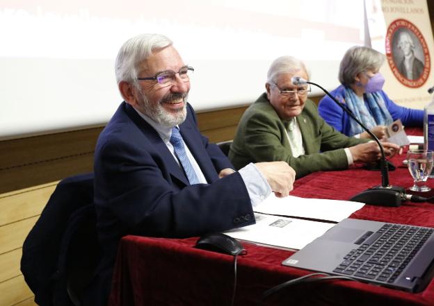 «Es llamativo que ahora comemos más con las manos que antes y eso es un retroceso»