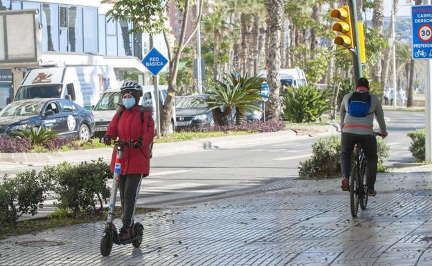 Parar o aparcar en estos carriles supone una multa de 200 euros