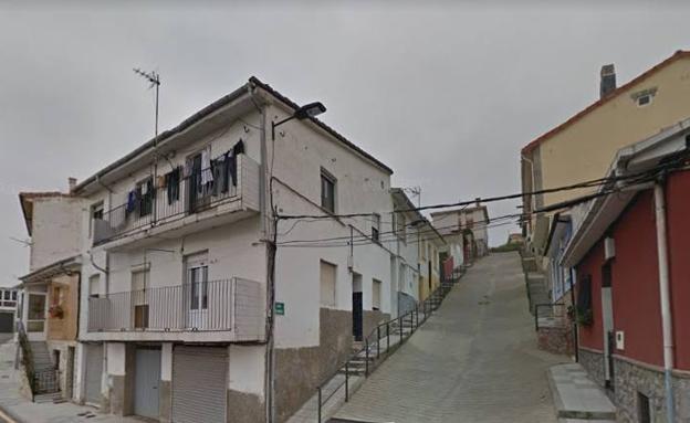 Un menor de Corvera clava un cuchillo a uno de los asaltantes de su casa que encañonó a su familia con una pistola