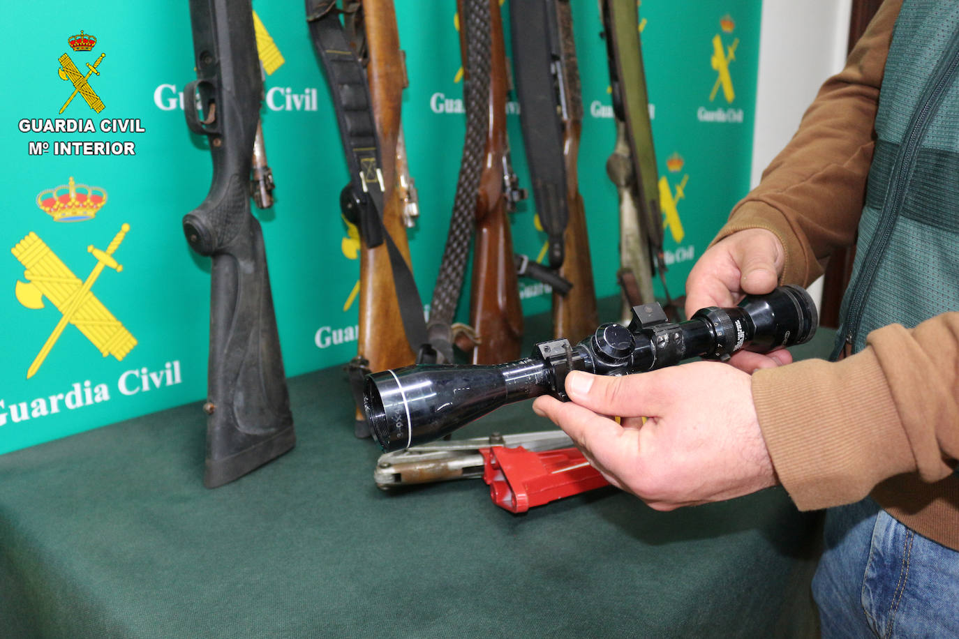 Detenido un vecino de Oviedo por el robo de un armero con 8.000 euros y cinco rifles dentro