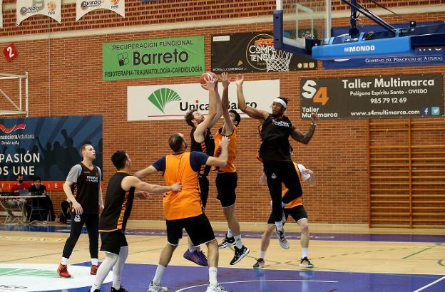 El Unicaja Oviedo fija su mirada en los 'play off'