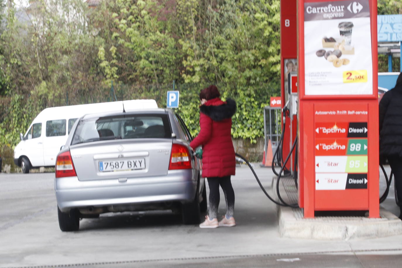 Gran afluencia a las gasolineras asturianas