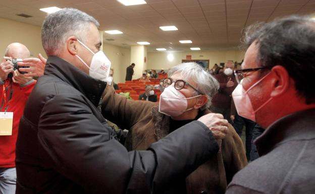 La militancia del PSOE gijonés aprueba la gestión de la Comisión Ejecutiva encabezada por Iván Ardura