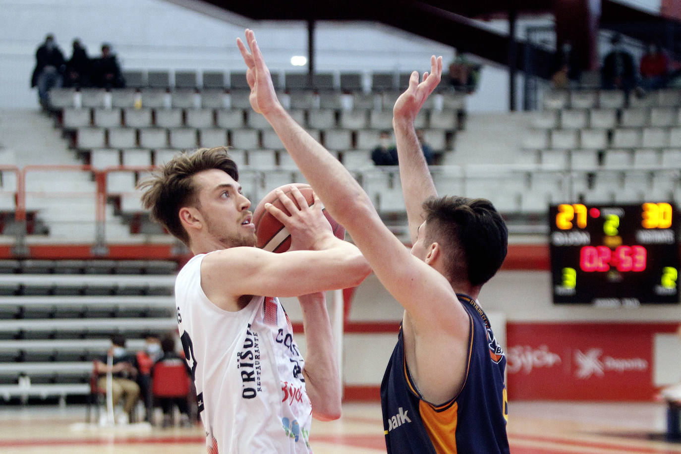 El Corinto Gijón acaricia la permanencia tras vencer al Unicaja B