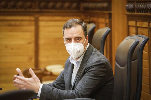 La alcaldesa, sobre el fallo del 'cascayu': «Igual que hay vecinos que piden que se cumpla la sentencia, otros muchos quieren un Muro verdificado»