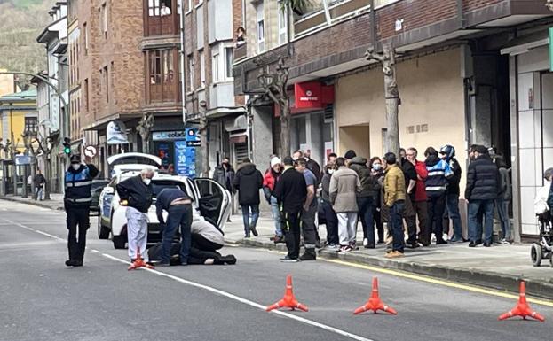 Herido grave un septuagenario tras ser atropellado por una motocicleta en Sotrondio