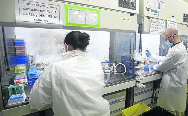 120 investigadores postdoctorales pelean por una carrera estable en Asturias