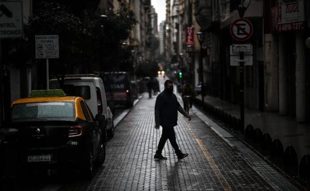 Un hombre asegura que no sale a la calle por miedo a que lo maten «por guapo»