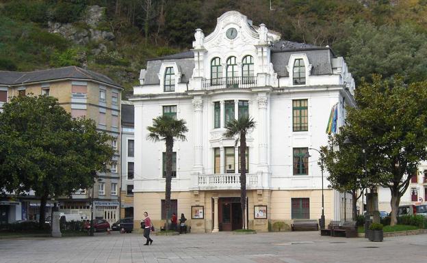 El Ayuntamiento de Valdés renueva su convenio con las parroquias de Barcia y Leiján