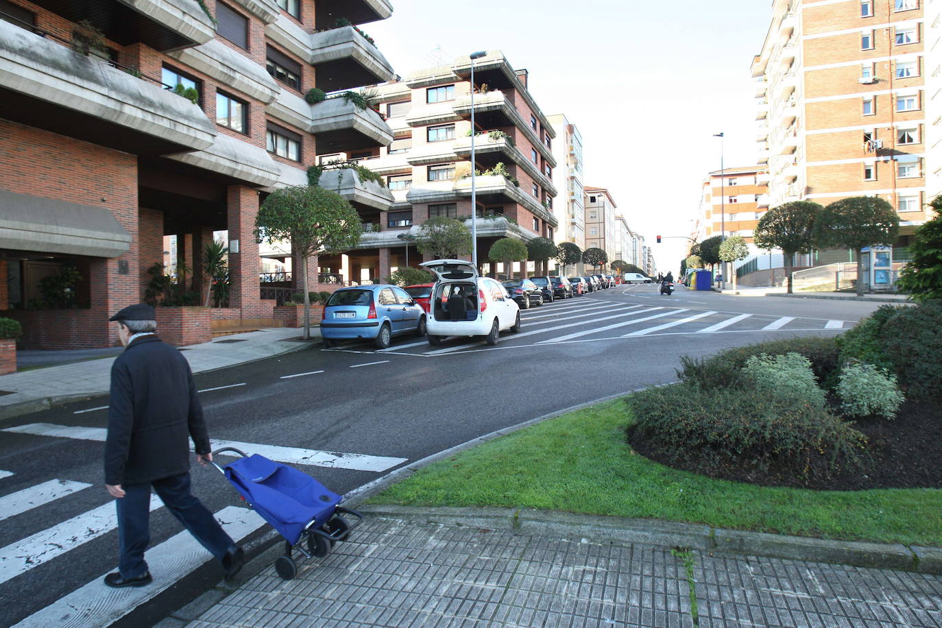 Atropellado un ciclista de 62 años en el barrio gijonés de El Coto