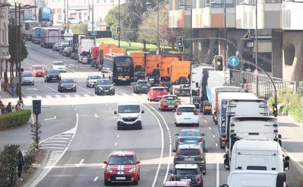 Los transportistas autónomos asturianos amenazan con recuperar los paros: «Seguimos trabajando a pérdidas»