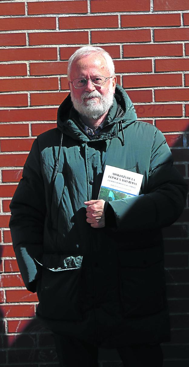 'La politización pura y dura del asturianu ye evidente'