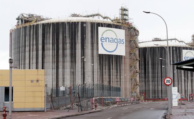 La alcaldesa de Gijón, satisfecha de que la regasificadora abra «más pronto que tarde»